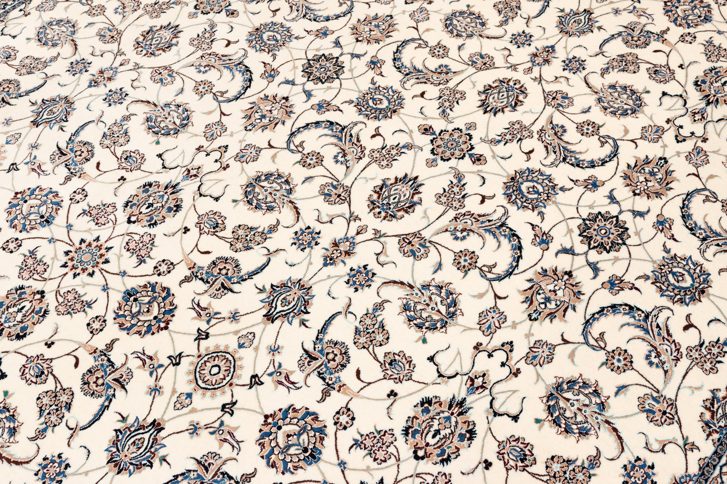 Nain 6-Láh, 300 × 255 cm
