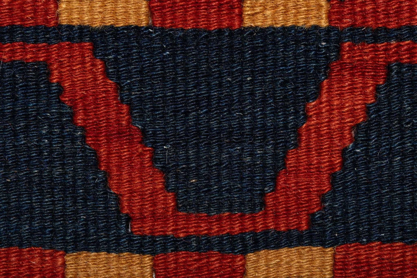 227 × 097 Tollu-Kelim
