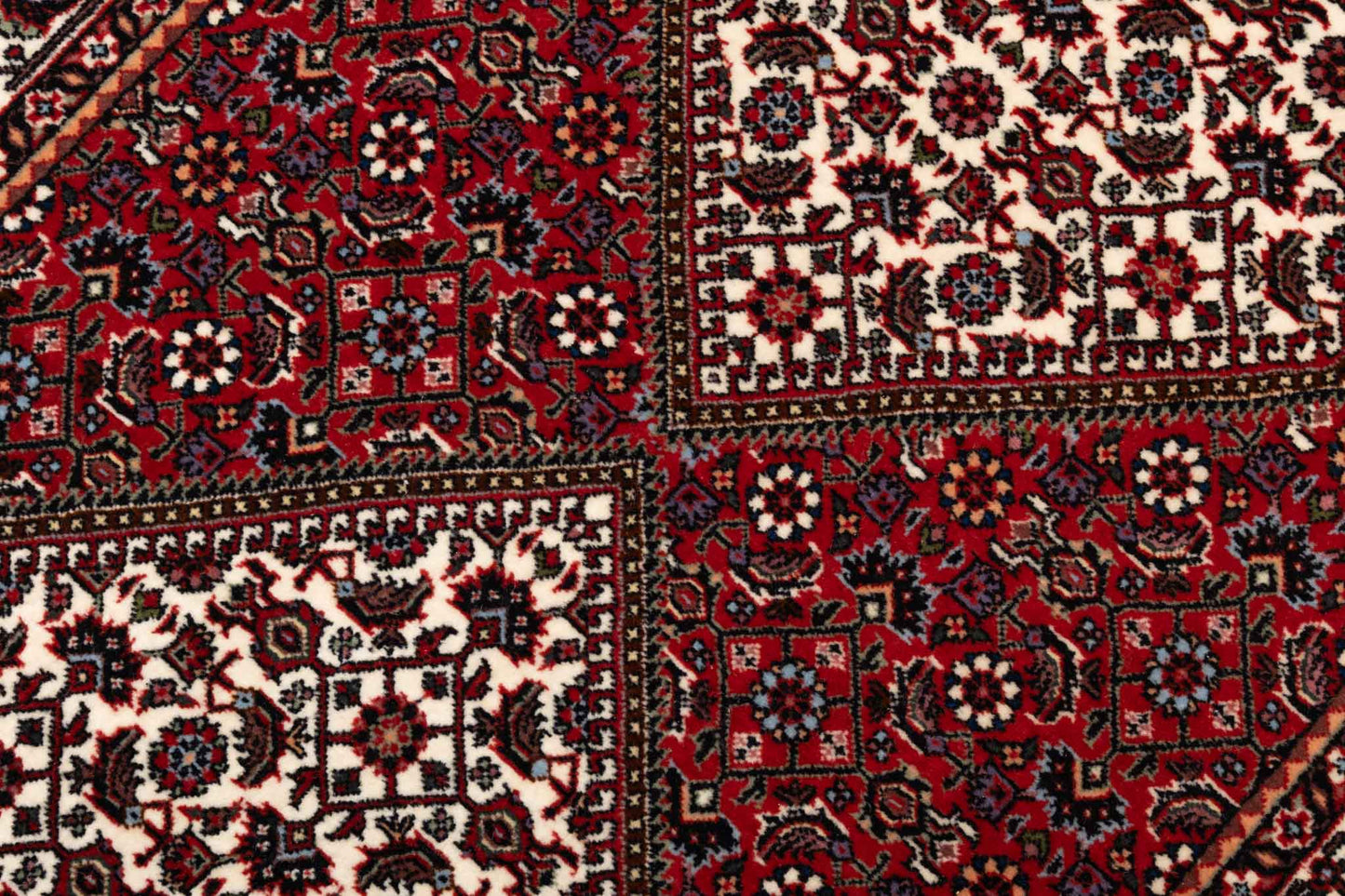 275 × 082 Bidjar