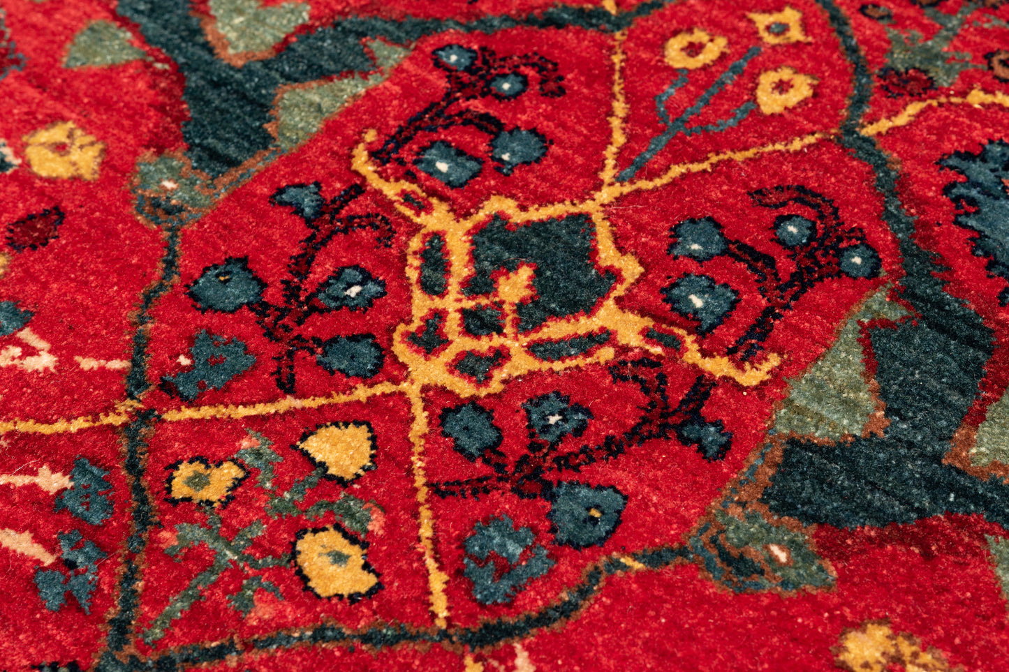Bidjar Mirzai, 300 × 249 cm