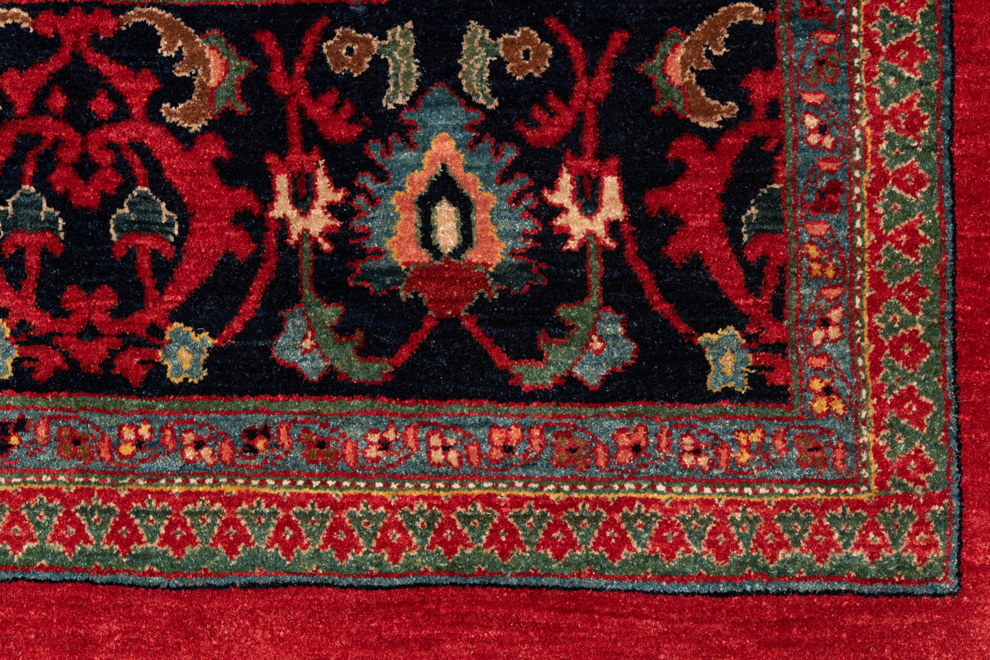 Bidjar Mirzai, 300 × 249 cm