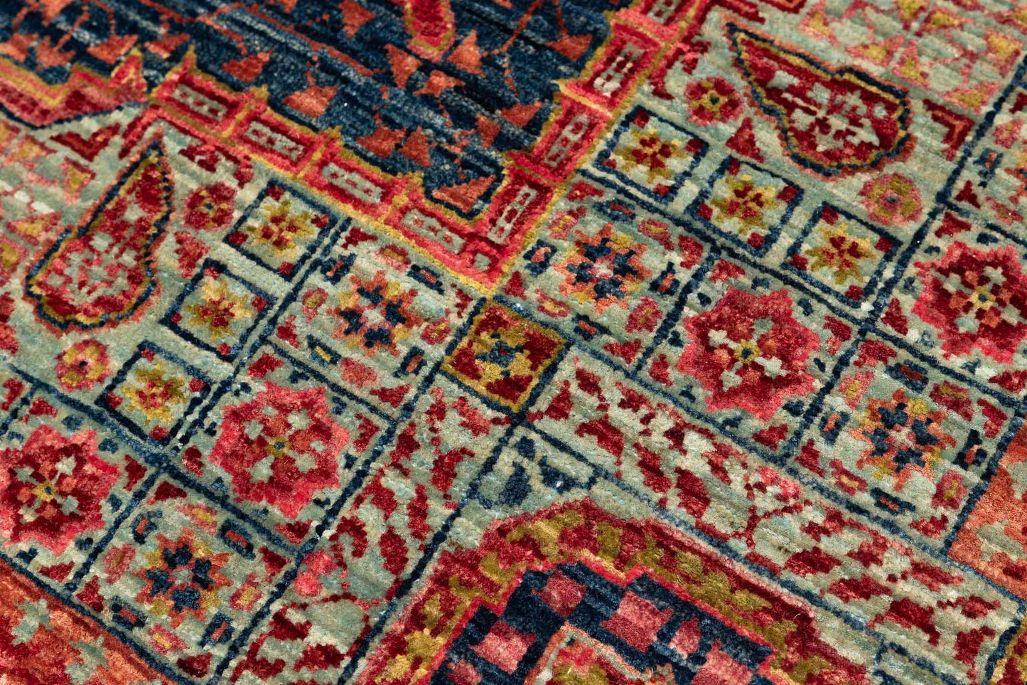 241 × 179 Mamluk