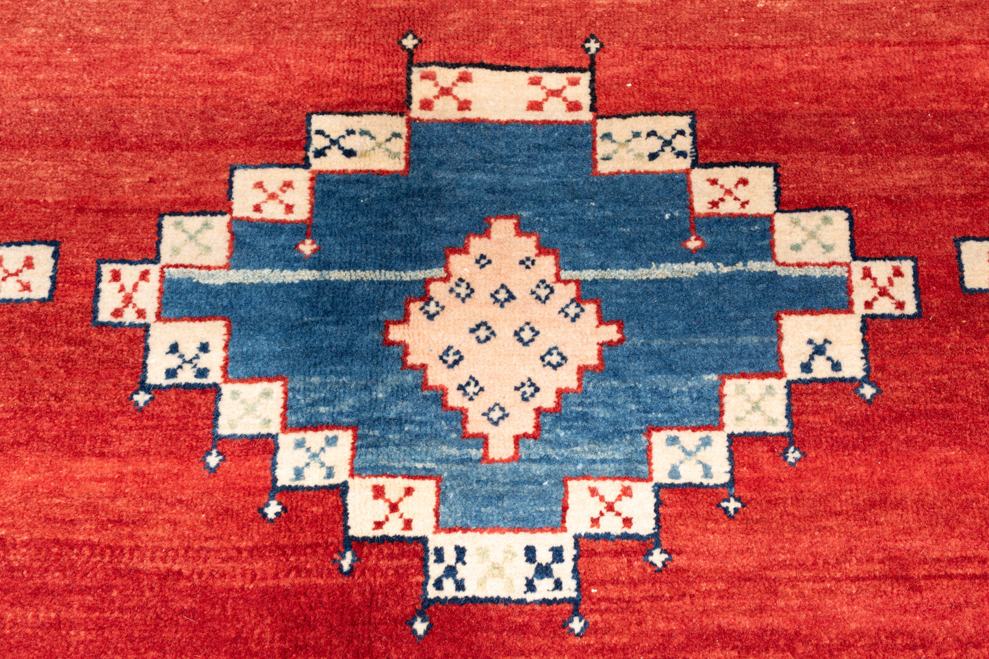 Azeri, 372 × 286 cm