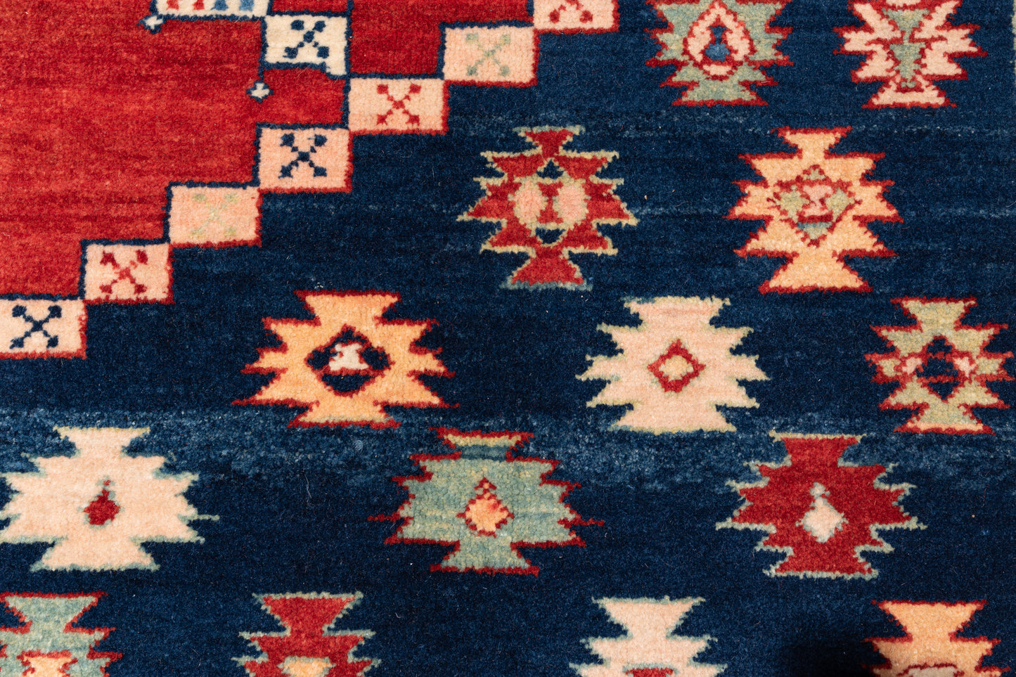 Azeri, 372 × 286 cm
